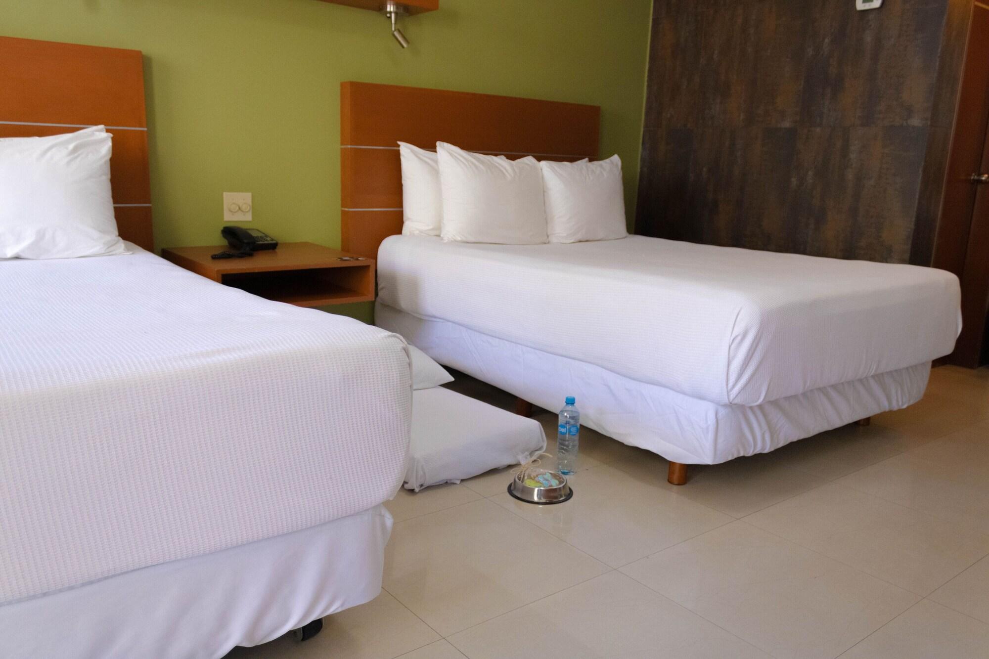 Hotel Calafia Мехикали Экстерьер фото
