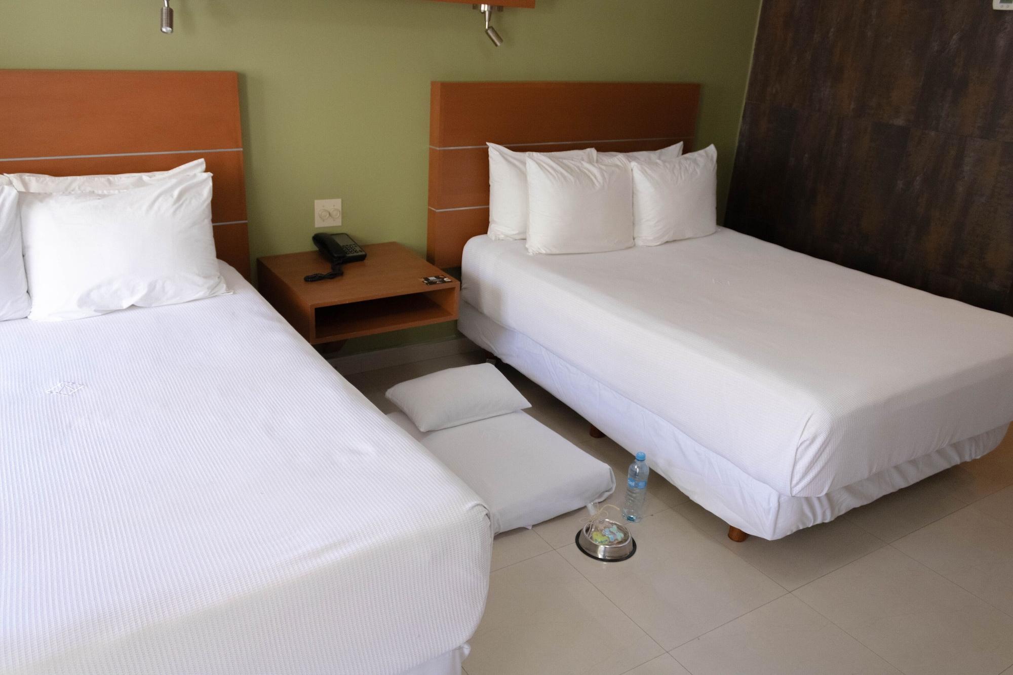 Hotel Calafia Мехикали Экстерьер фото